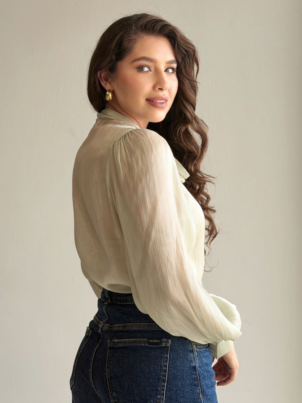 Camisa de satin con nudo